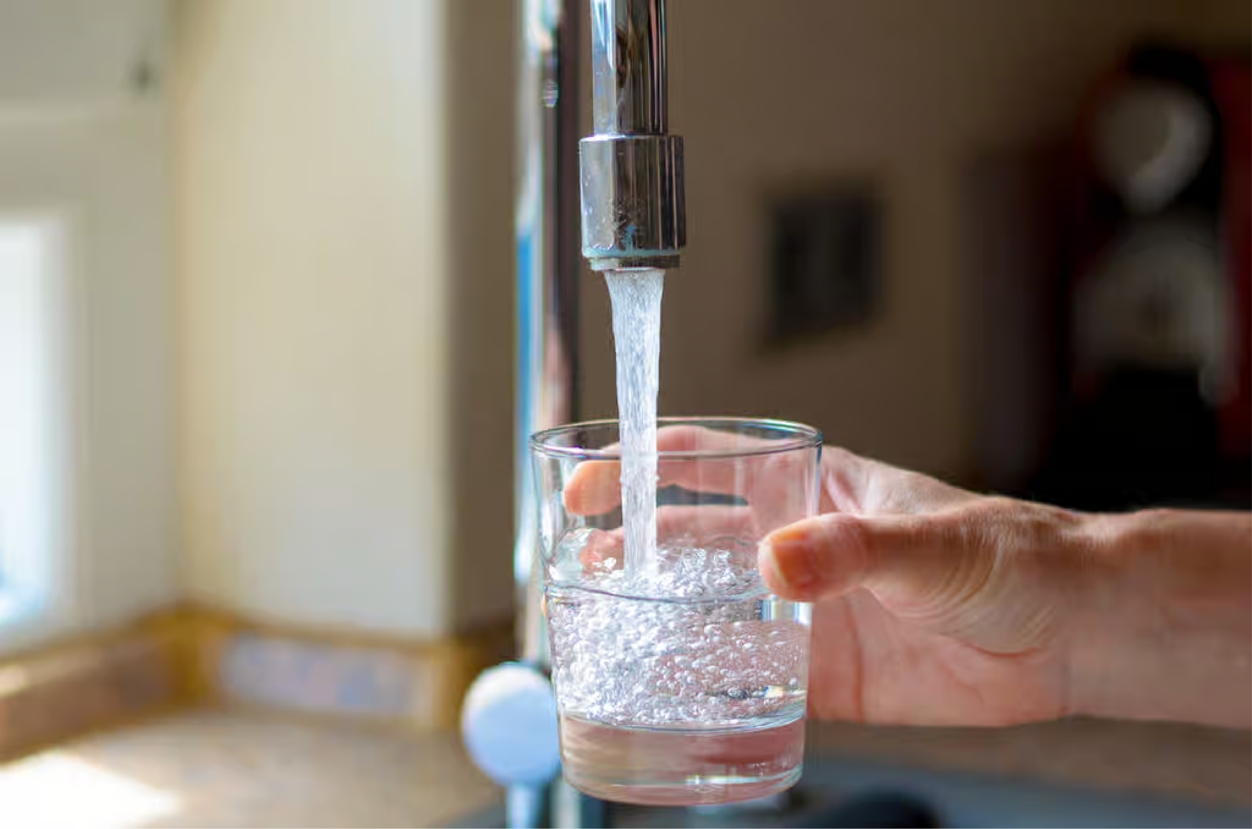 Avec nos produits de traitement de l'eau, purifiez votre eau du robinet pour toute la famille.